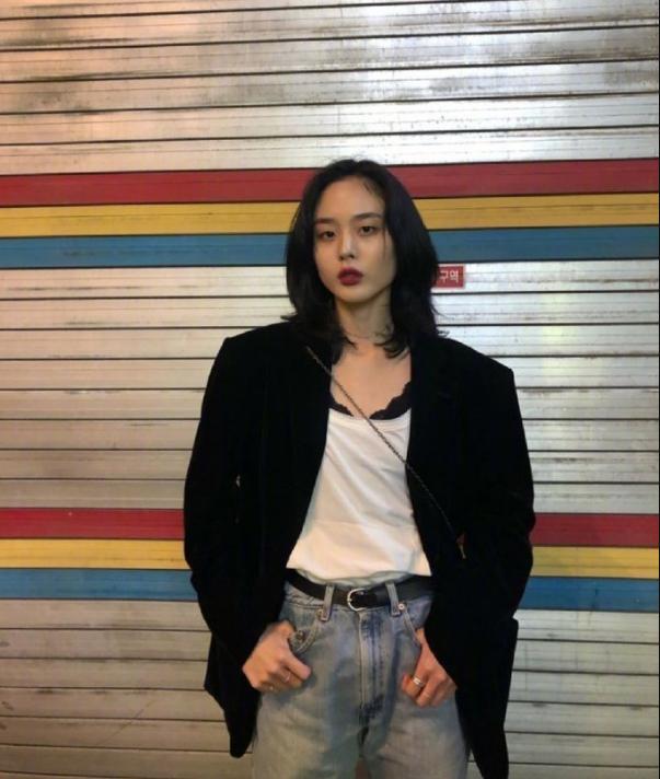 暗黑风女生(韩国单眼皮女孩chaeny独特的暗黑系甜丧风酷girl风格)