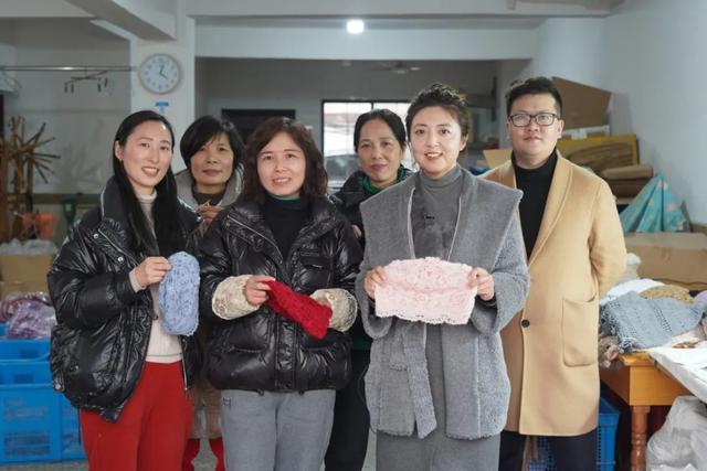 浙江义乌小商品代加工怎么做(纯手工、夫妻档小店如何出圈？背后离不开营商保“守护罩”)