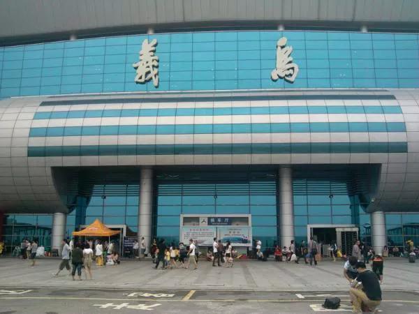 义乌小饰品批发市场在哪里进货(中国义乌市，你想买的小商品在这里都有，经济秒杀很多地级市)