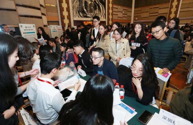 现在做什么工作比较好不是大学生(这四类工作虽然是“临时工”，但薪资待遇很可观，完全不输铁饭碗)