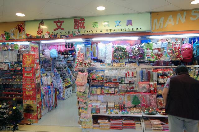 适合带孩子开的小店 在学校旁(学校旁边的文具店是不是一门好生意？)