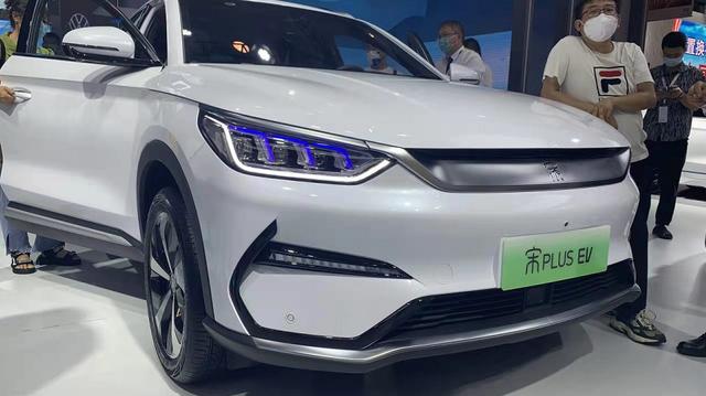 比亚迪宋plus ev(比亚迪宋PLUS EV，一款没有年龄代沟的汽车，设计不逊于“同门师兄弟”)