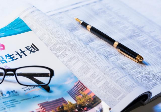 没学历学什么技术好(家里没钱没背景的学生，报考这4个专业，毕业后一样端起铁饭碗)