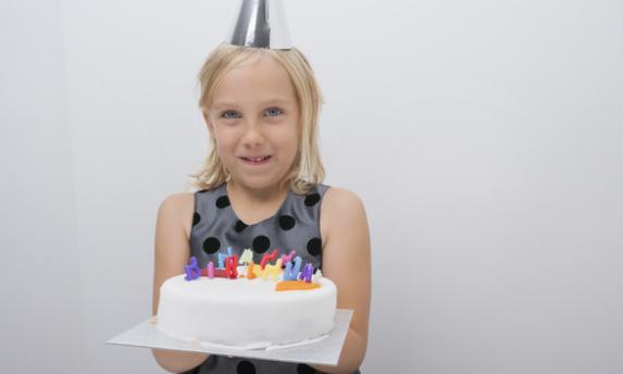 中国人过生日是阴历还是阳历(孩子生日过“阴历”还是“阳历”？看似差别不大，对孩子却有影响)