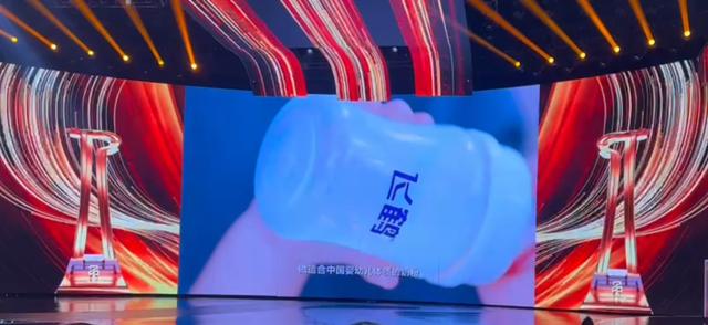 国品之光(飞鹤获评“国品之光”，开拓创新打造中国奶粉民族品牌)