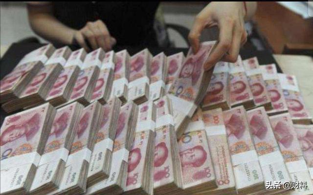 余额宝100万一天多少钱(将100万存入银行“吃利息”，能过什么生活？放入余额宝怎么样？)