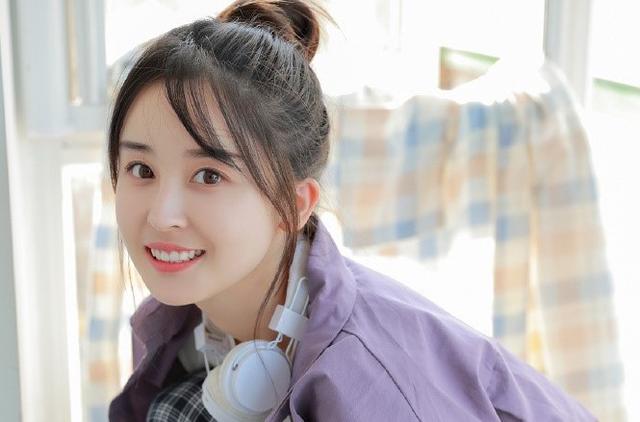 加女生微信验证说什么才更容易通过(探探怎样和女生聊天，找理由和女生聊天)