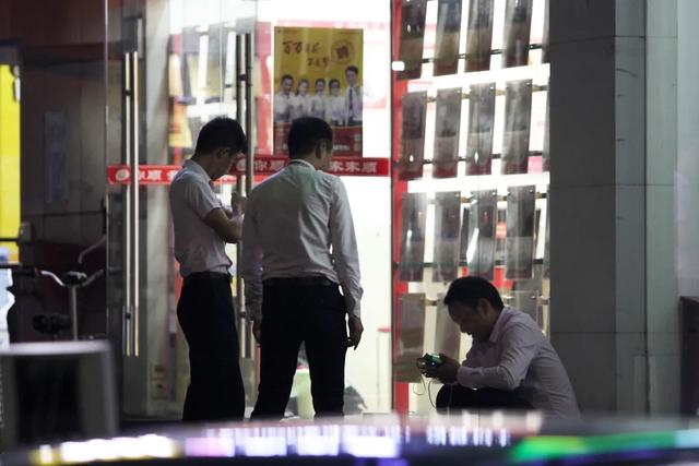 我爱我家租房靠谱吗(罚款、取消网签资格，股价下跌四成，我爱我家“流年不利”？)