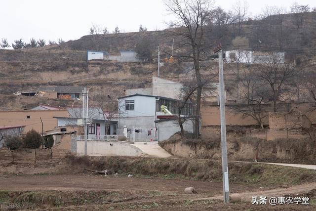 政府对搬迁户的补偿标准(2022农村房屋拆迁一平米补偿多少钱？外嫁女可以享受吗？一文解读)