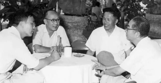百度机器翻译基辛格(“国嘴”唐闻生，曾为周恩来担任翻译，基辛格说她可以竞选总统)