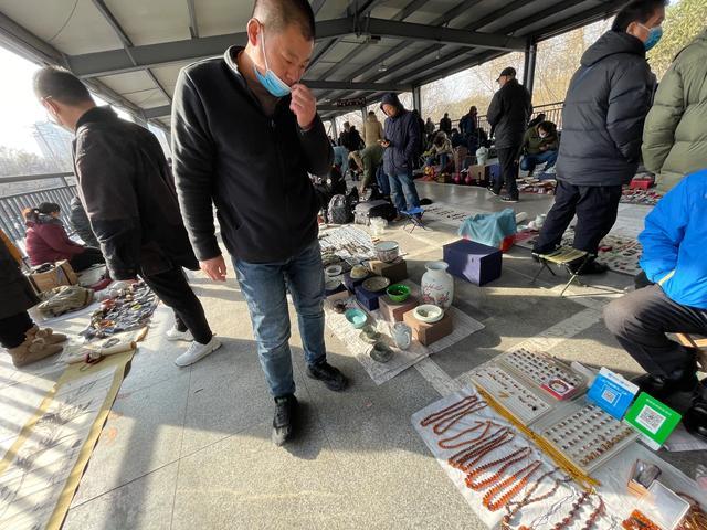 二手艺术品交易市场(买旧物也上瘾：逛不够的古玩市场，新发现的日瓷仓库)