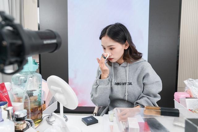 唯品会app(唯品会主要女性用？一组数据打破认知，男性消费更加疯狂)