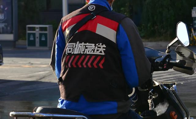 顺丰快递下单怎么下(3年亏15亿的顺丰同城上市，挑战美团饿了么，即时配送生死竞速)