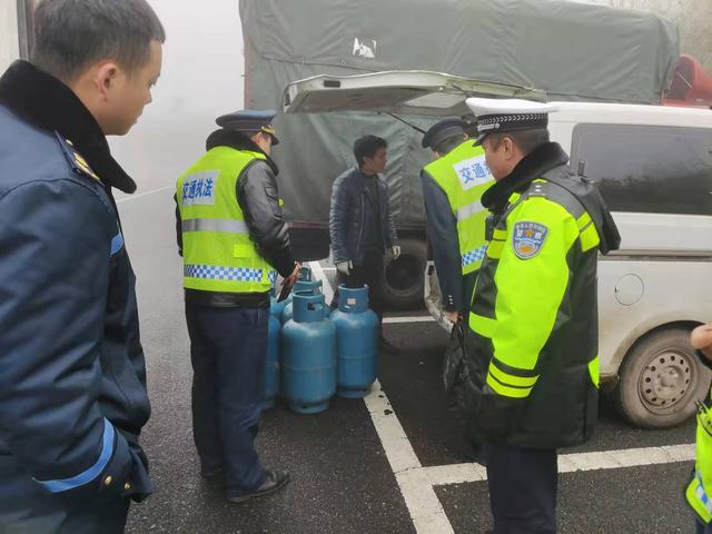 非法运输爆炸物质罪(盘州市一市民非法运输“定时炸弹”被罚三万元)