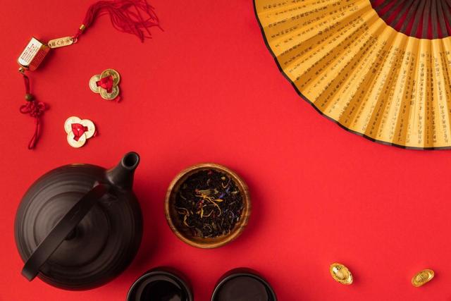春节送礼送什么给长辈(过年探望长辈就选这8件礼物，好看、实用、诚意足，更讨长辈欢心)