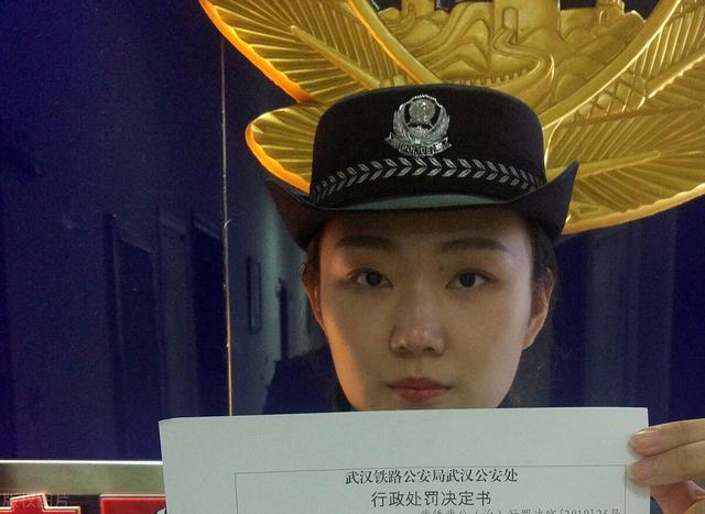 刑事拘留会留案底吗会不会影响后代(因为嫖娼被行政拘留10天，留下案底么？会影响子女不？)
