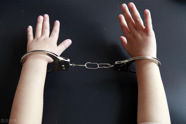 未成年民事责任年龄(家长一定要看！孩子多大岁数犯罪，可以免责？—未成年犯罪)