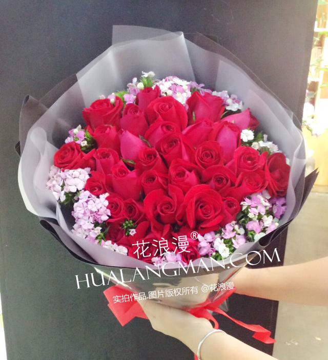 现在流行送什么礼物给女生(鲜花是女生节最好的礼物吗？5种流行的女生节礼物，你选对了吗？)