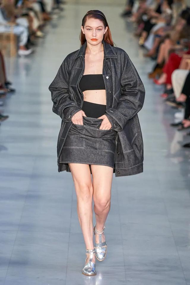 时装秀2022:秀场直击 | Max Mara 2022 春季成衣时装秀