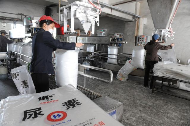 农民怎么样才能致富(化肥大涨，种粮农民赚钱不易，这4种方法或许能帮他们提高收入)