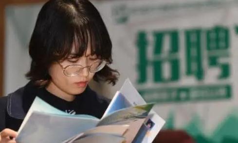 中国邮政物流官网招聘(中国邮政总部开始招聘，平均薪资9000元以上，六险二金引人关注)