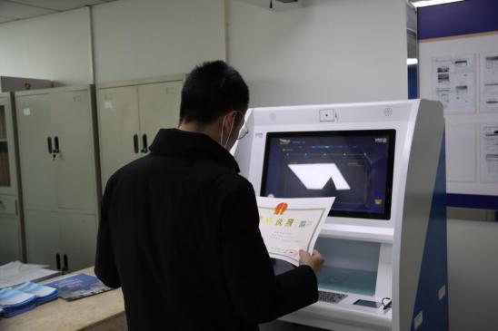 重庆个体工商户营业执照办理流程(智能审“秒批”办！两江新区办理全市首张智能“秒批”营业执照)