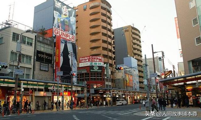日本宅男演唱会呐喊(在地下Livehouse做安保，近距离目击日本人的痴态 | 格差日本2)