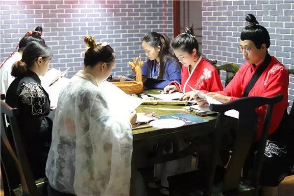 有在家挣钱的工作吗(不愿意工作？5大在家就能做的高薪冷门兼职，不要求学历)