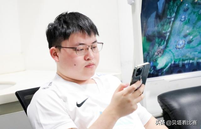 虎牙游戏直播平台官网首页(Uzi和虎牙撕破脸了？加入B站后，虎牙直播间被封，直播账号也没了)