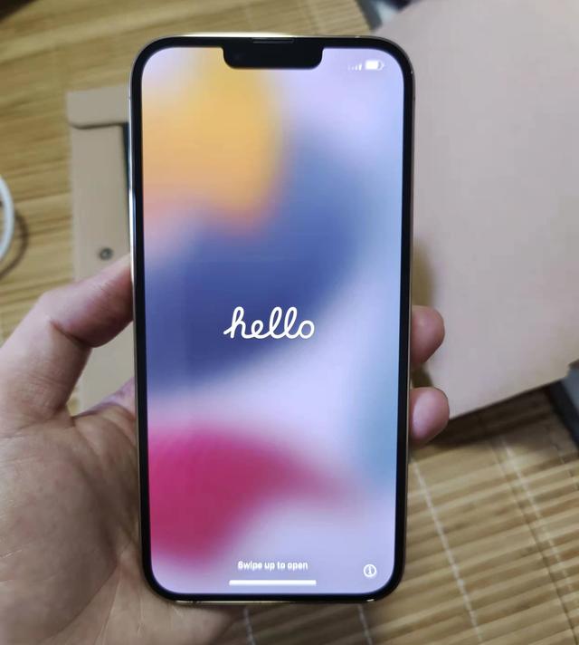 华为mate30pro(用了一周iPhone13ProMax，还是换回华为Mate30Pro，只因这三点)