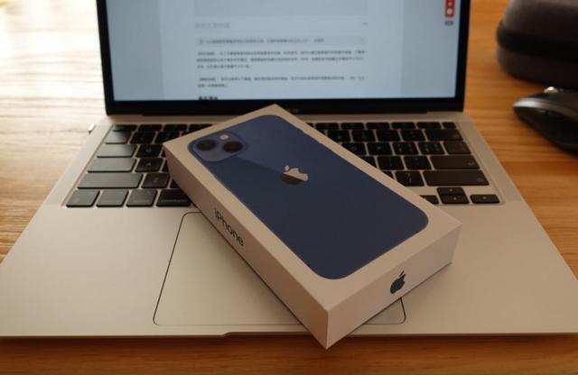 苹果官网买手机怎么看物流(买iPhone13，官网和第三方渠道，到底有啥区别？)