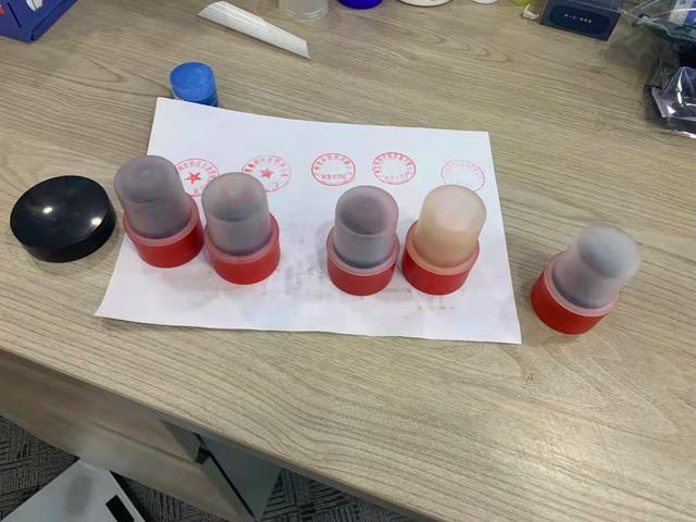 化妆品品牌授权书范本(化妆品、授权书都是假的！白云区查处一宗网上销售假冒品牌化妆品案)