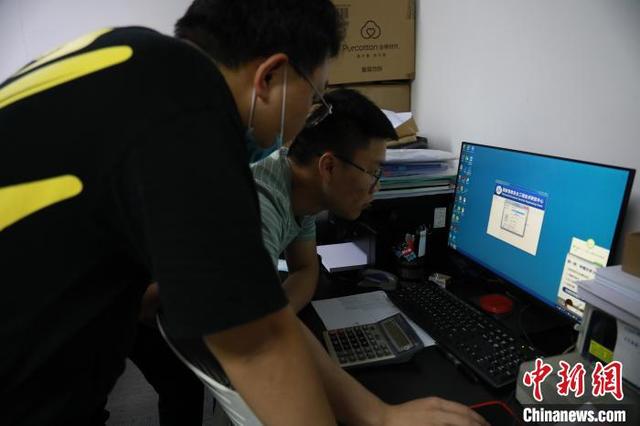 做网络广告投放赚钱是真的吗(南通警方破获一电信网络诈骗案：全国10万余人寻医陷入“套路卖”)