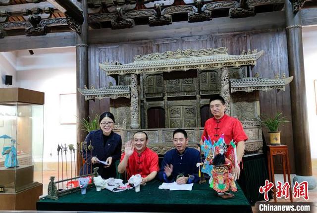 麦金尼斯(福建漳州布袋木偶艺术家为美国学生举行线上讲座)