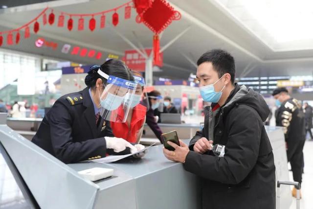 去火车站可以提前多少天买票(2022春运首日火车票开售，抢票时间表来了，快收藏)