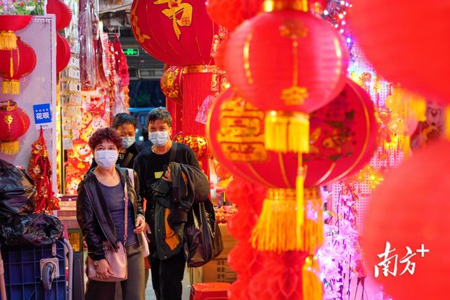 广州哪里批发对联(图集 | 老广哪里买年货？来这条老街感受“火红一片”的浓浓年味)