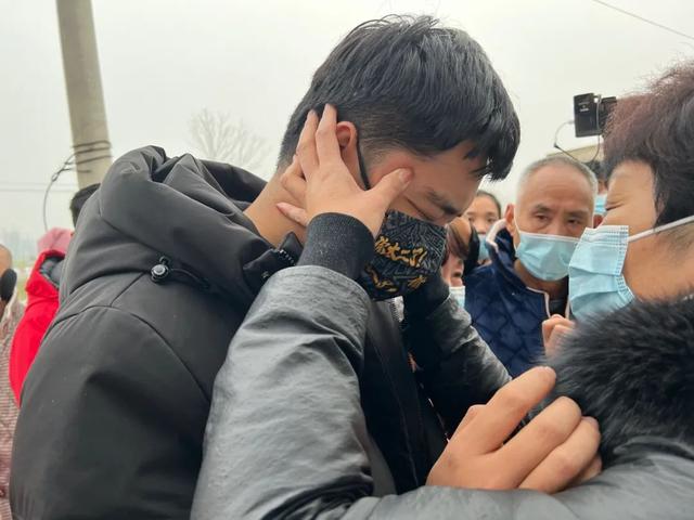 怎样开通微博小号(8632天不懈寻子，她等来了一声“妈”)