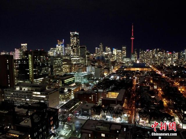 toronto是哪个国家(多伦多知名地标加拿大国家电视塔点亮“中国红”)