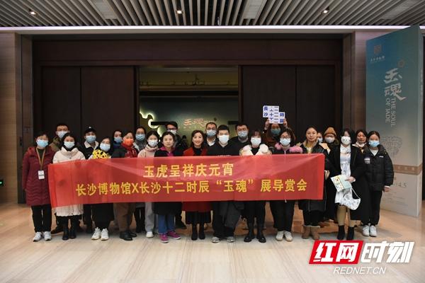 长沙饰品展柜设计(跨界合作凝聚城市精神 长沙博物馆邀请书店读者走进“玉魂”展览)