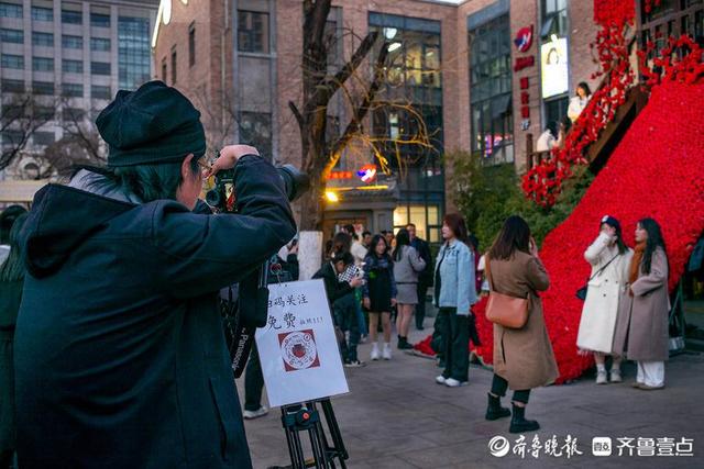 推荐几款网红拍照软件免费(网红打卡地扫码关注免费拍照吸粉)