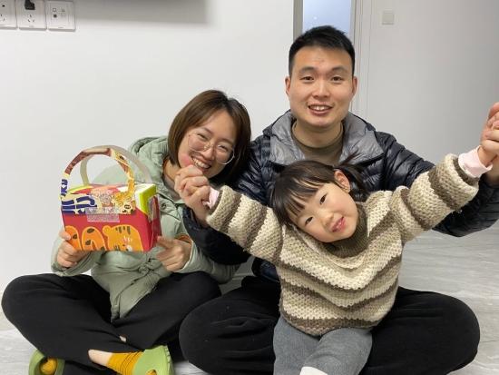 三八妇女节送妈妈什么礼物学生(今天，杭州幼儿园的孩子们给妈妈过节 这些礼物是不是超实用)