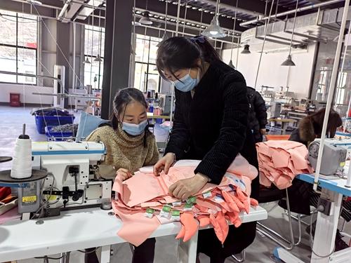 义乌家庭来料加工项目(“来料加工”让汶川妇女在家门口实现致富梦)