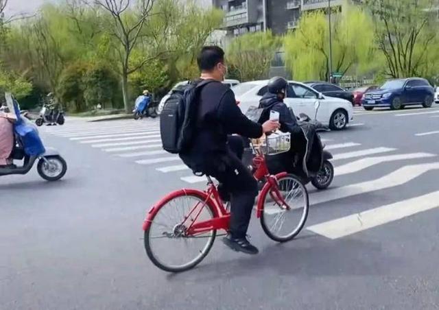 15岁能干什么工作兼职(读博8年没毕业，30岁的他兼职送外卖：我问心无愧)