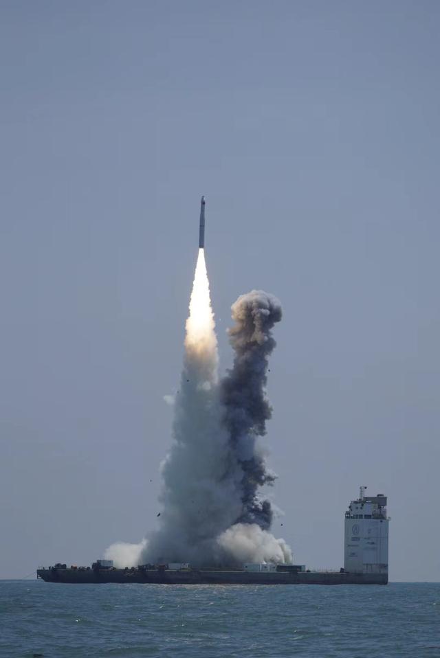 长征11号火箭中国首次海上平台发射(“一箭五星”海上来 长征十一号运载火箭海上发射3连胜)