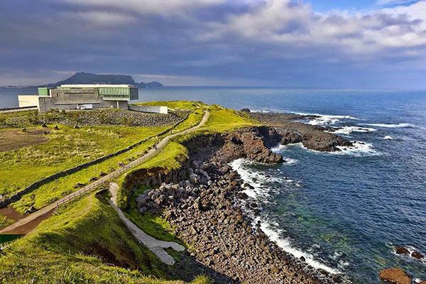 哪里订机票比较便宜(年末旅行，如何订机票最划算？)