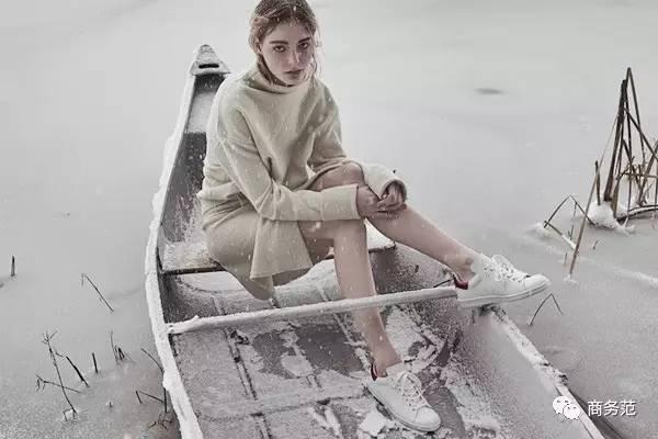 gucci鞋子小白鞋(Gucci小白鞋大玩刺绣徽章，集齐这些徽章能穿鞋穿到腿软)