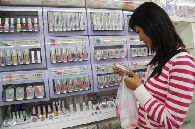 化妆品微信营销员(化妆品店如何利用这种营销模式一个星期就发展上千会员客户)