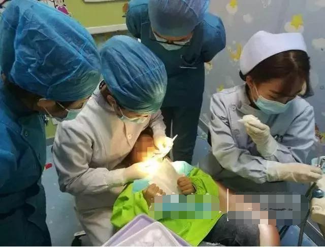 两岁七个月的女娃20颗乳牙全坏掉正确的刷牙方法很重要(天问一号大年初四侧手翻宝宝不吃饭先喝奶粉可以吗)