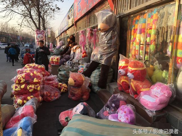 哪里批发儿童玩具便宜(这里距雄安20公里 整条街批发毛绒玩具 日成交额达百万元)