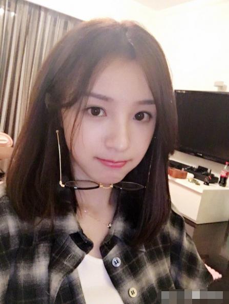 周二珂怎么不直播了(周二珂不直播的原因?小号透露：衣服领口有点低！)